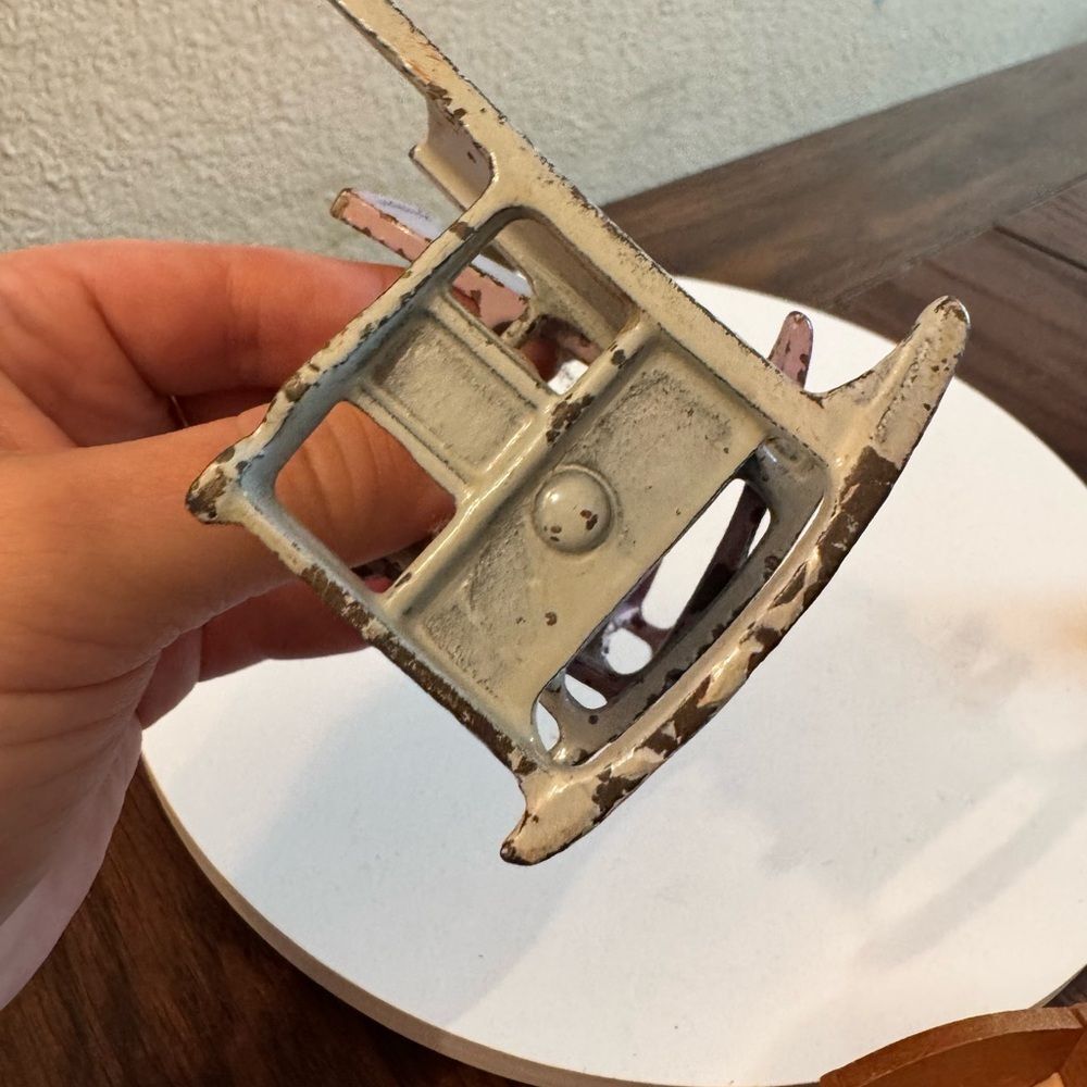 Set of 2 Kilgore Cast Iron Dollhouse Rocking Chairs, Depression Era Toys, Arcade - Picture 5 of 8